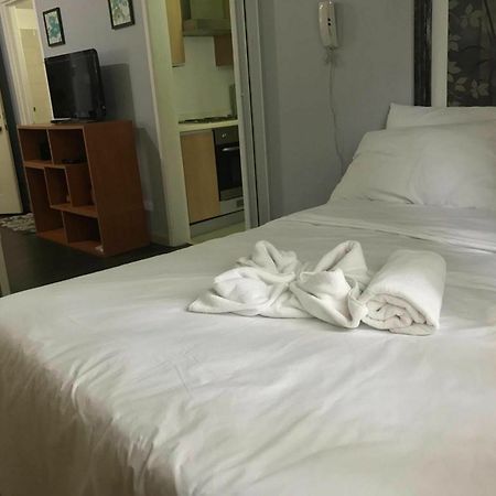 Go-Stay @ South Of Market Taguig Eksteriør billede