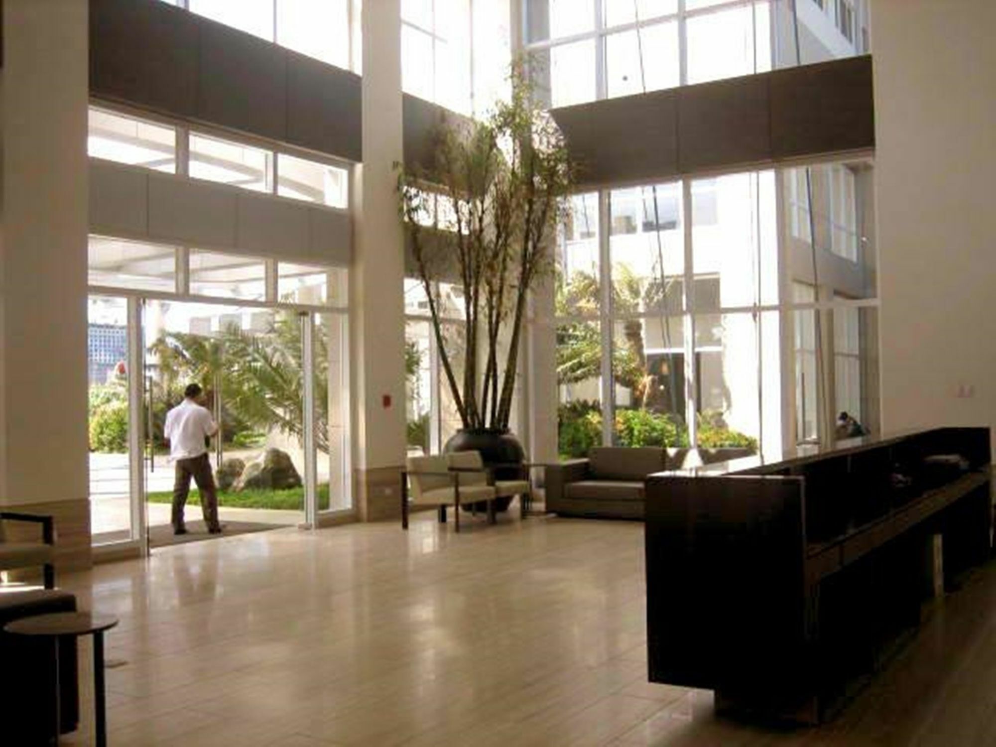 Go-Stay @ South Of Market Taguig Eksteriør billede