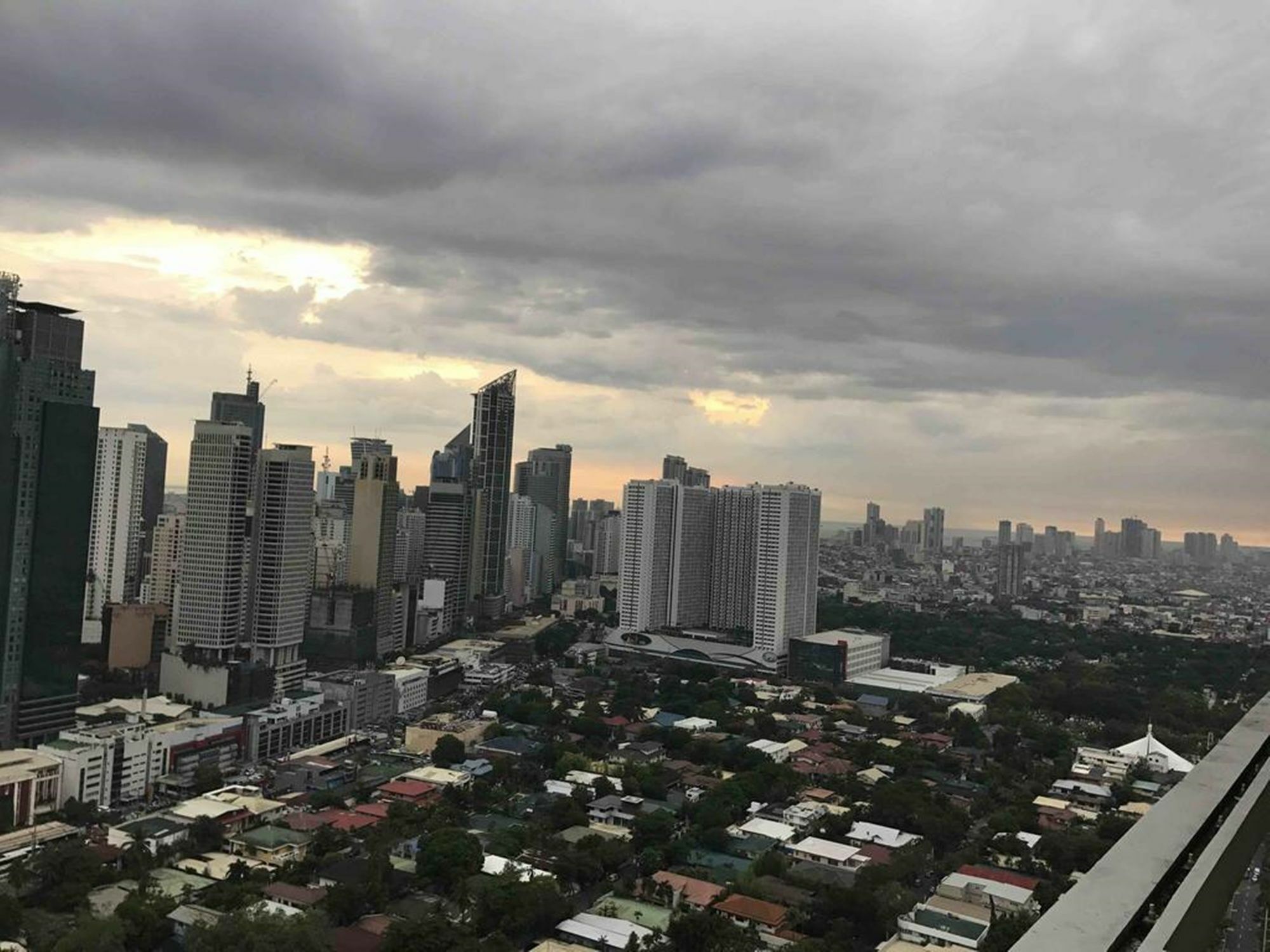 Go-Stay @ South Of Market Taguig Eksteriør billede